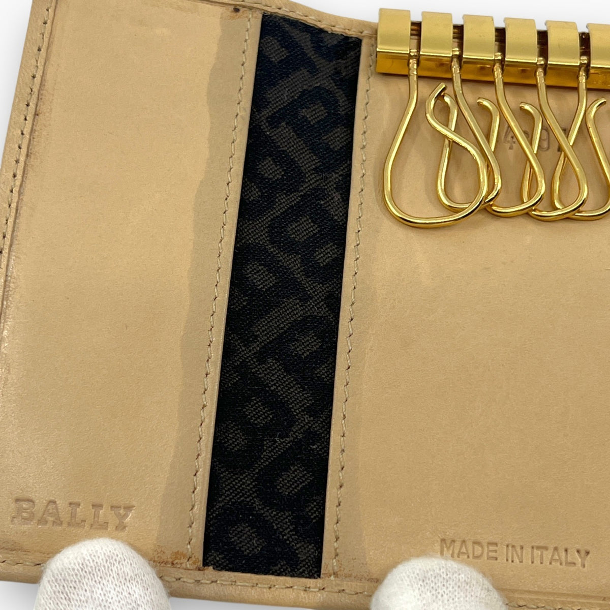 BALLY Leather Key Case 6 Hooks Beige Gold Tone Logo Made in Italy